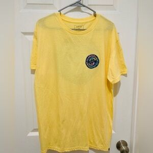 NWOT Quiksilver size L Regular Fit Yellow T-Shirt